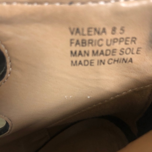 Black suede lace up open toed shoes - Picture 8 of 9